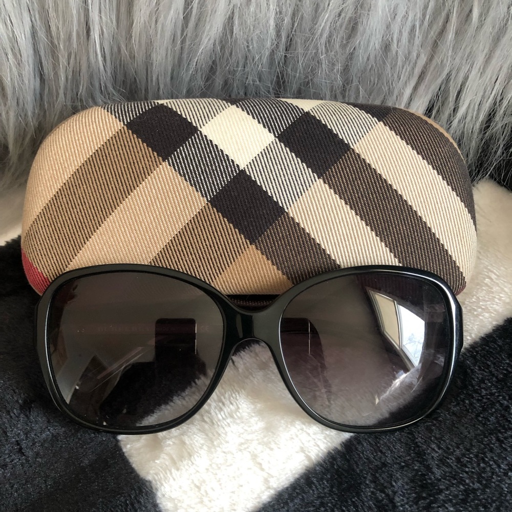 Authentic Burberry sunglasses “LIKE NEW”